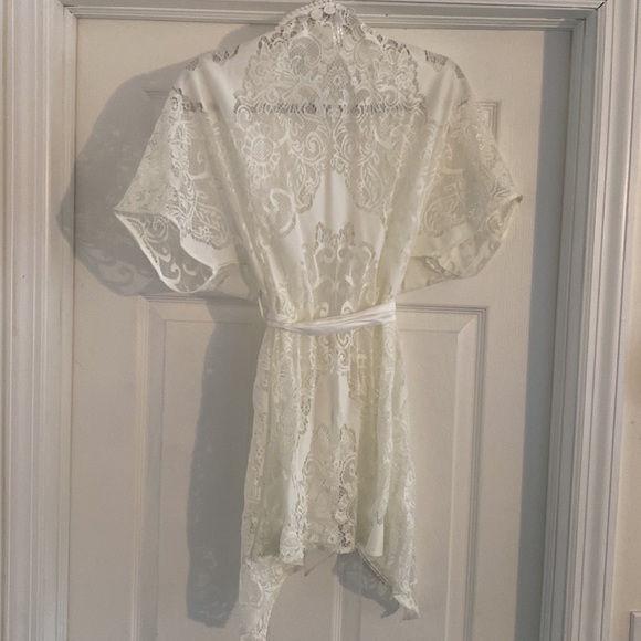 White Robe - Picture 3 of 3